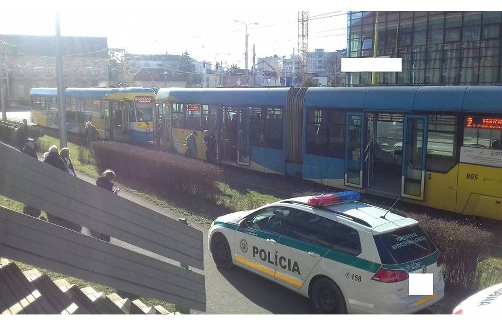 29-ročnú Zuzanu, ktorá zaútočila nožom v električke na revízora, súdny znalec uznal za nepríčetnú