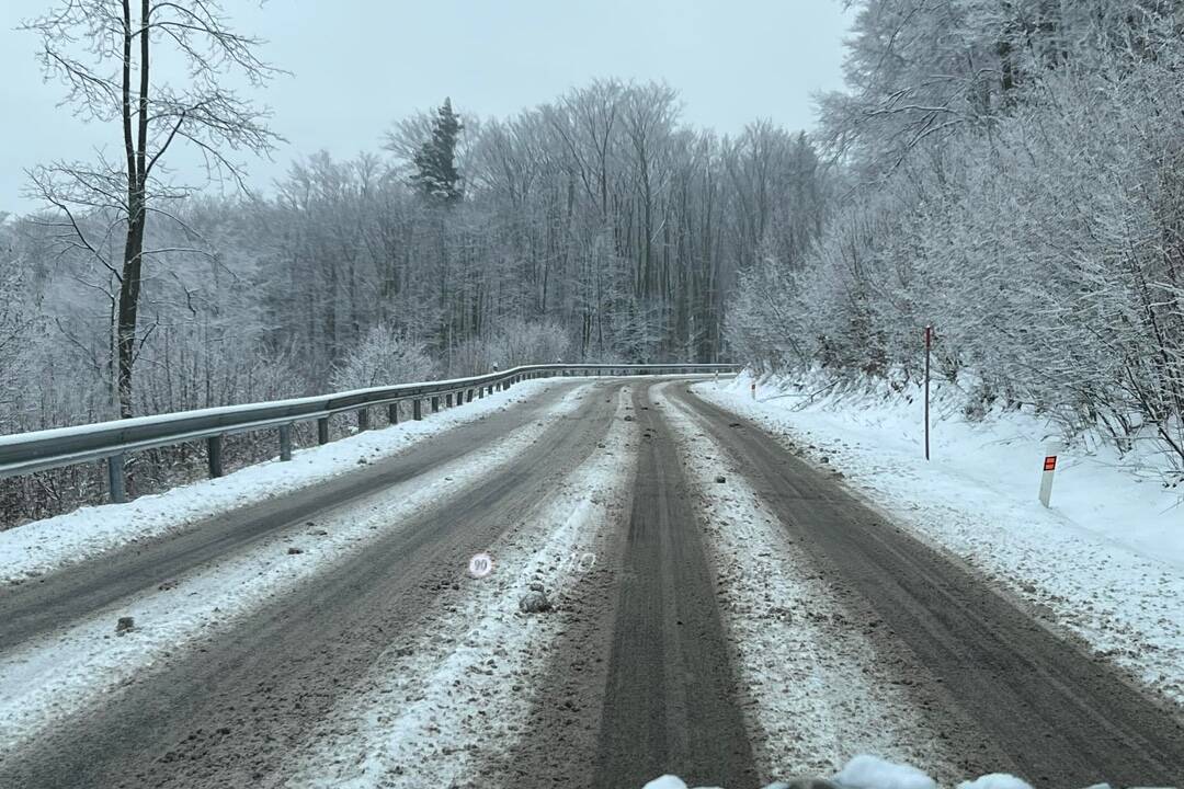 FOTO: Počasie sa podpísalo na košických cestách. Neupravené cesty spôsobili nehody aj výpadky MHD