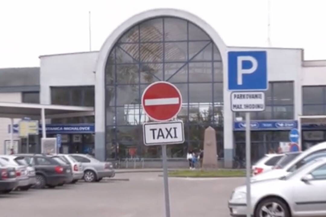 Foto: Idzem, nejdzem? Dopravná značka v Michalovciach mätie taxikárov