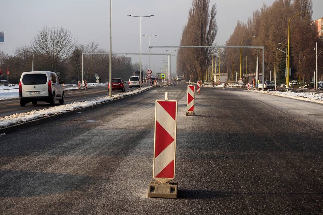 Foto: Slanecká cesta zdražuje. Primátor Polaček podpísal ďalší dodatok k zmluve. Je júnový termín reálny?