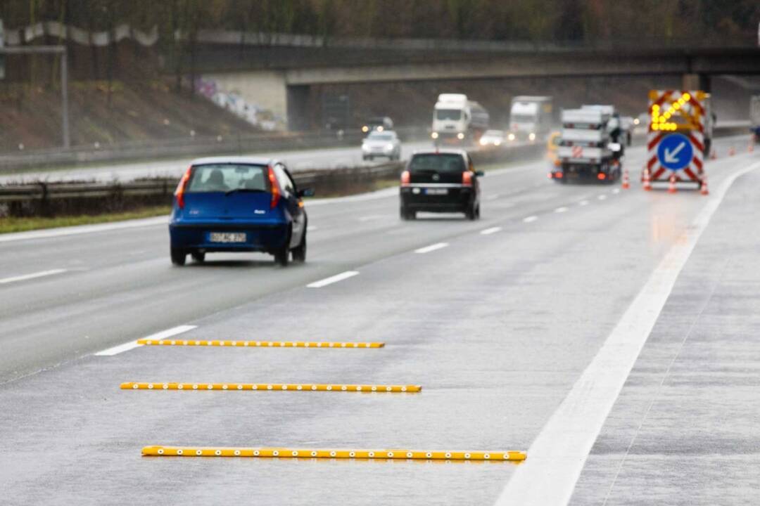 Foto: Medzi Kechnecom a Košicami dajte nohu dole z plynu. Na R4 vymieňajú mostné závery, obmedzenia potrvajú mesiac