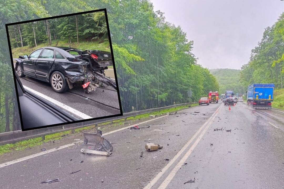 Foto: VIDEO: Predbiehanie počas dažďa sa nevypláca. Vodič Audi sa na Dargove zrazil s dvomi Superbami