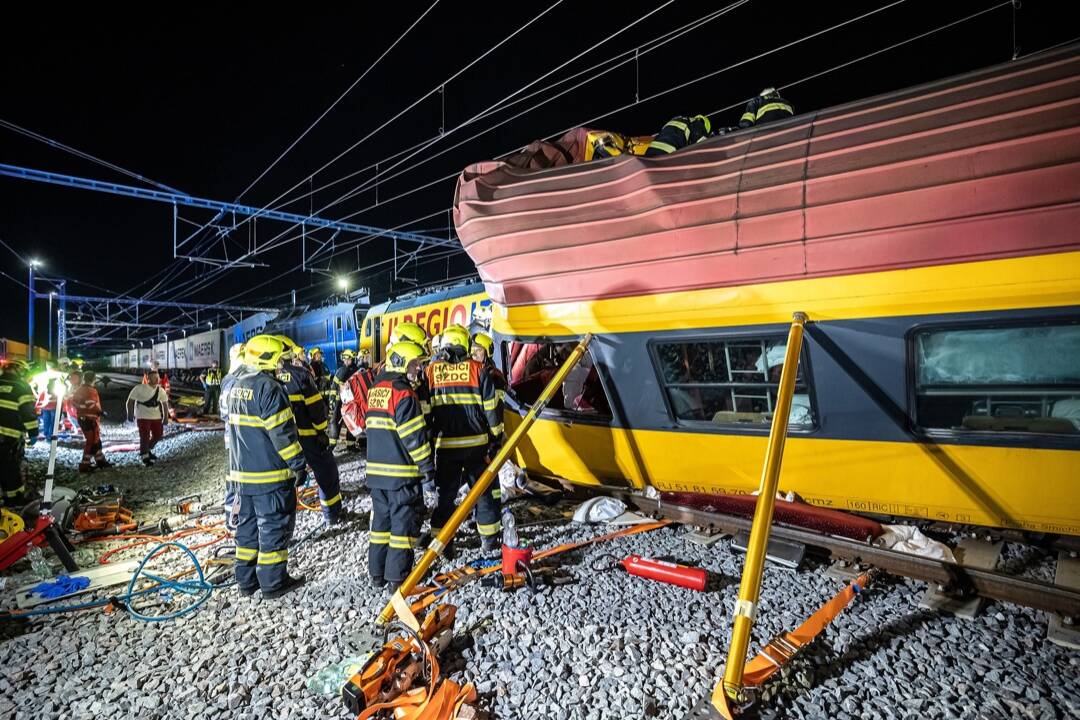 Foto: Ľuďom sa nepáči vysvetlenie nehody zo strany RegioJetu. Zlyhal ľudský faktor alebo sú na vine chybné vozne?