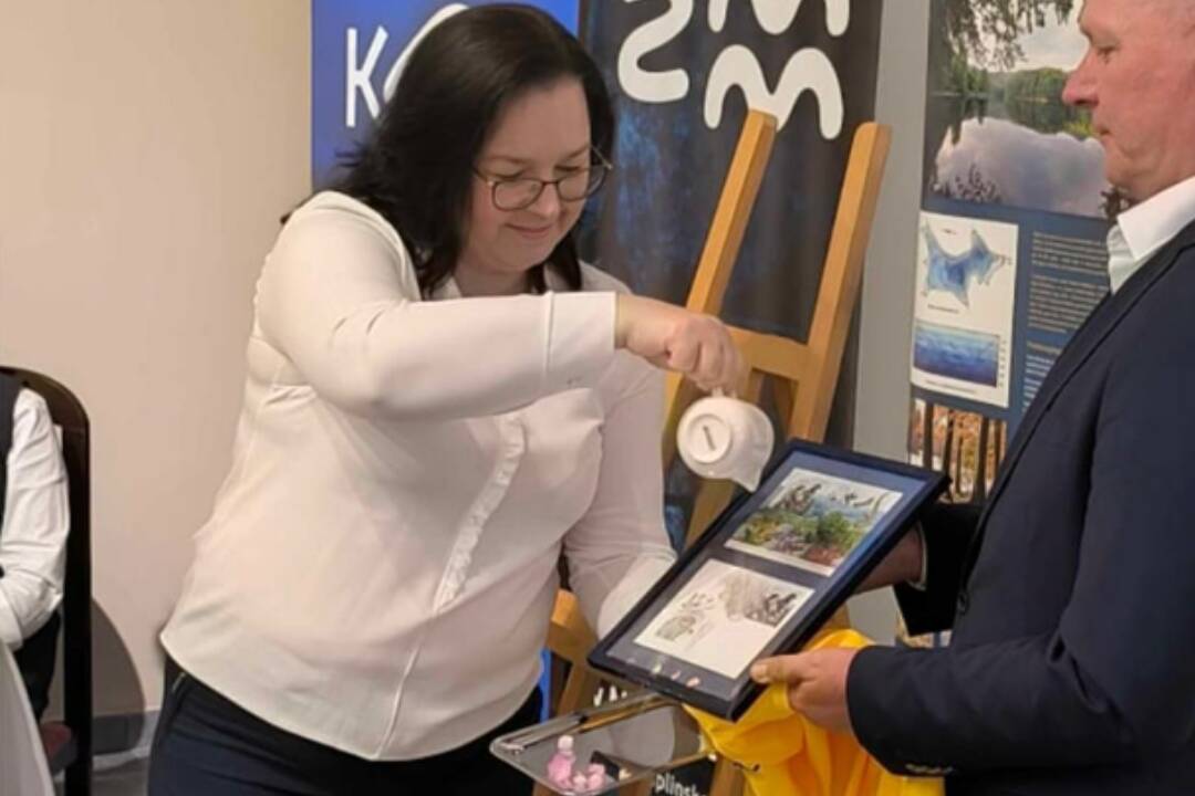 Foto: Známku prezentujúcu oblasť Vihorlat slávnostne inaugurovali. Jej hlavným motívom je dravec