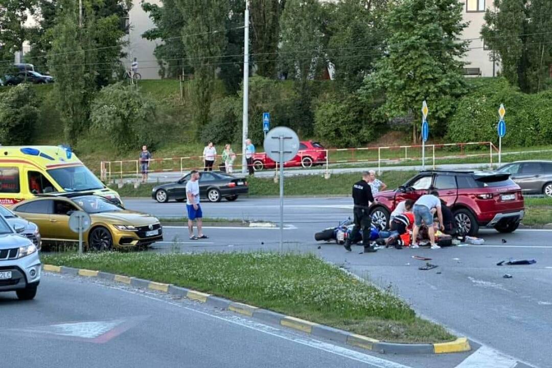 Foto: Neďaleko amfiteátru v Košiciach došlo k tragickej nehode. Zraneniam podľahol vodič skútru