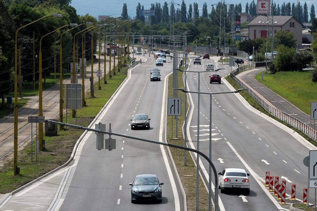 Foto: Kritika na Slaneckú cestu pár dní po jej otvorení. Električky, chodci, cyklisti, máte smolu, píšu Košičania