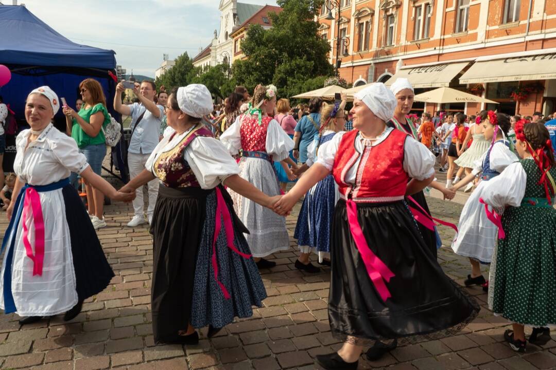 Foto: FOTO+VIDEO: Hlavnú ulicu roztancovala karička. O rekord sa pokúsilo vyše 900 tanečníkov, vek nehral rolu