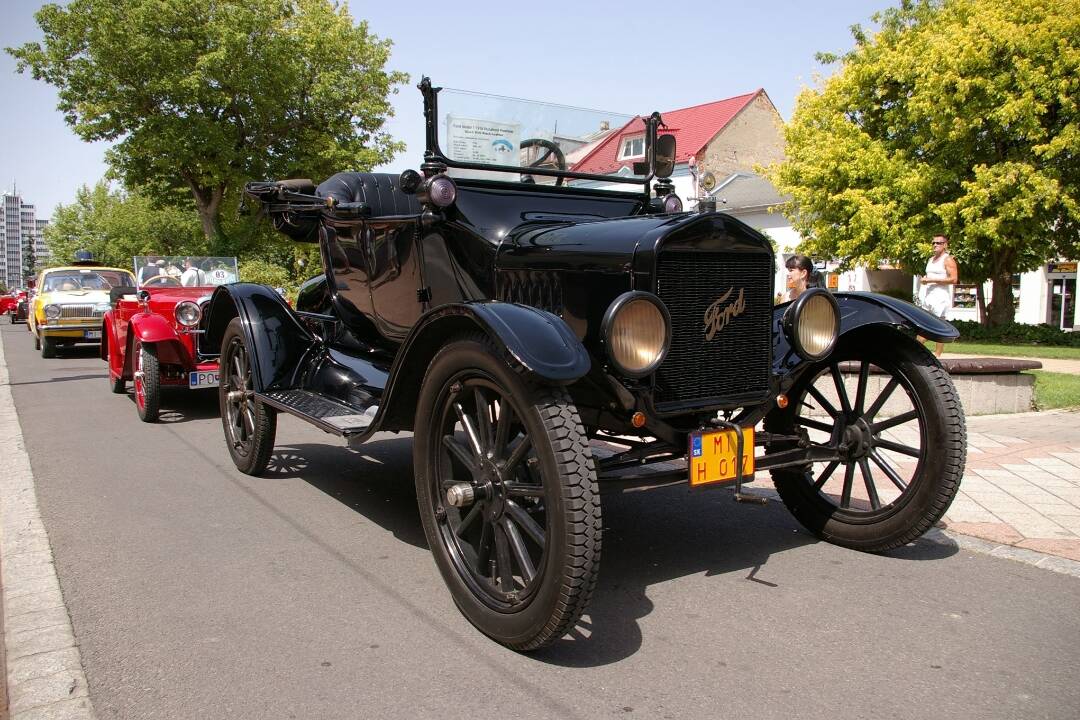 FOTO: Nablýskané veterány opäť brázdili po cestách Zemplína. Konal sa 18. ročník Zemplín Veterán Rallye