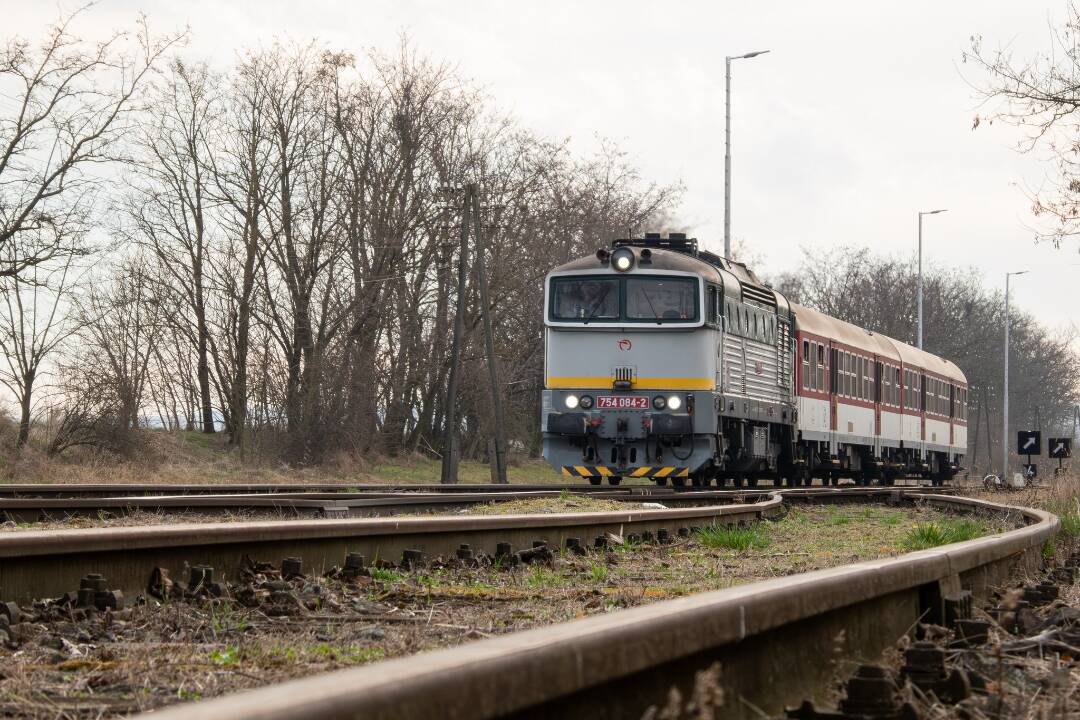 Foto: Na východe vás namiesto vlakov odvezú autobusy. Skontrolujte si, ktorých spojov sa dotknú výluky