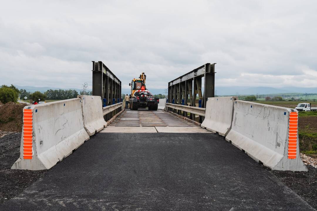 Foto: Medzi Mokrancami a Buzicou počuť stavebné stroje. Kraj začal s výstavbou mosta, hotový by mal byť do polroka