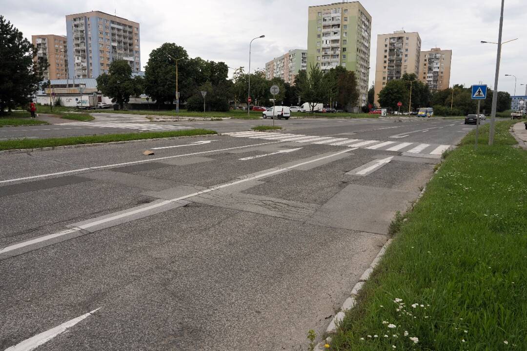 Foto: Košice začali s opravami ciest a chodníkov. Stavebné práce obmedzia premávku mestskej hromadnej dopravy