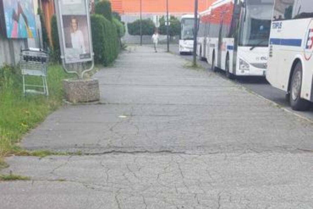 Foto: Rekonštrukcia autobusovej stanice bez problémového chodníka? Spišskonovomešťania spísali petíciu, mesto o nej nevie