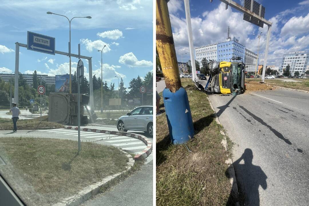 Foto: Na Festivalovom námestí sa prevrátil nákladiak s hlinou. Cesta je neprejazdná, tvoria sa kolóny