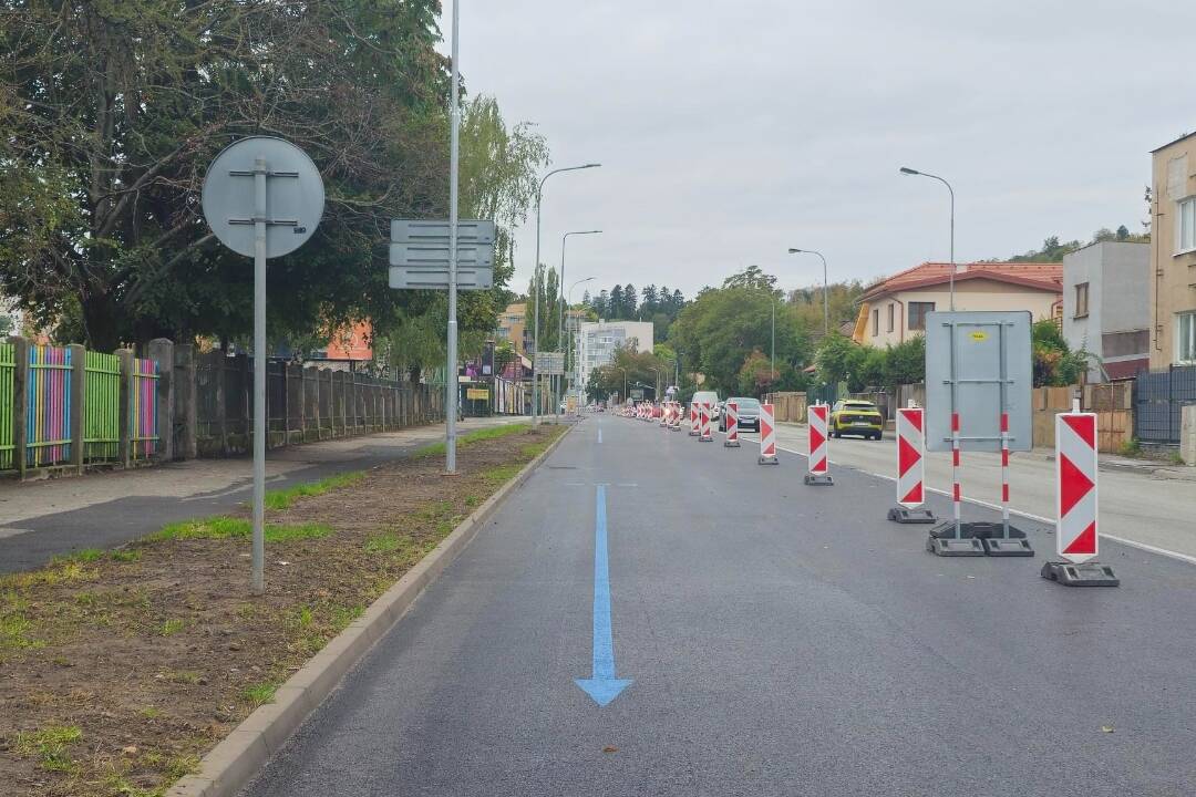 FOTO: Vodiči, nezľaknite sa! Doprava na Watsonovej sa presunula do druhého pruhu. Môžete jazdiť po novej asfaltke