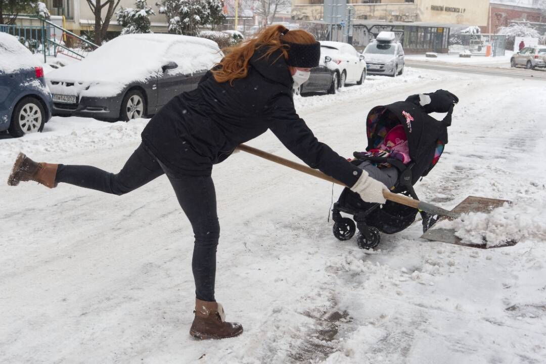 Foto: Staňte sa hrdinom sídliska a postarajte sa o bezpečnosť susedov. Za adoptovanie chodníka vám cinknú peniaze