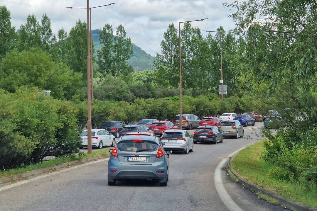 Foto: Cestou do práce si vodiči z Košíc a okolia postoja v kolónach. Hlásia ich na viacerých miestach