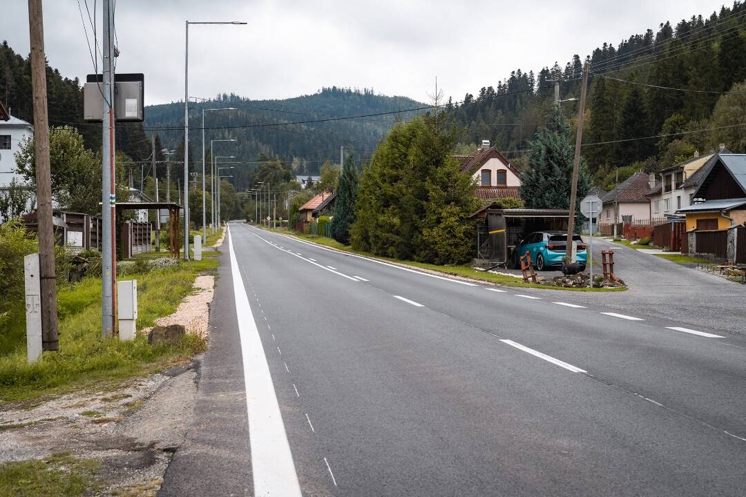 FOTO: Východniari môžu jazdiť po novej ceste. Devätnásťkilometrový úsek spája okresy Rožňava a Spišská Nová Ves