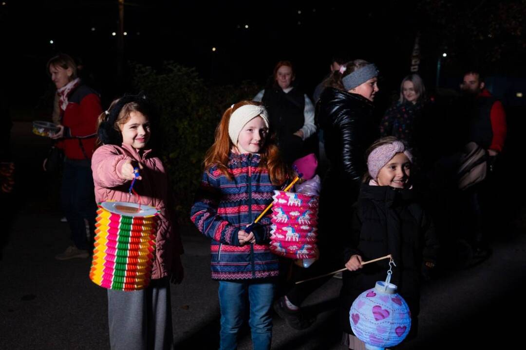 FOTO: Gelnicu pod rúškom noci rozjasnil lampiónový sprievod