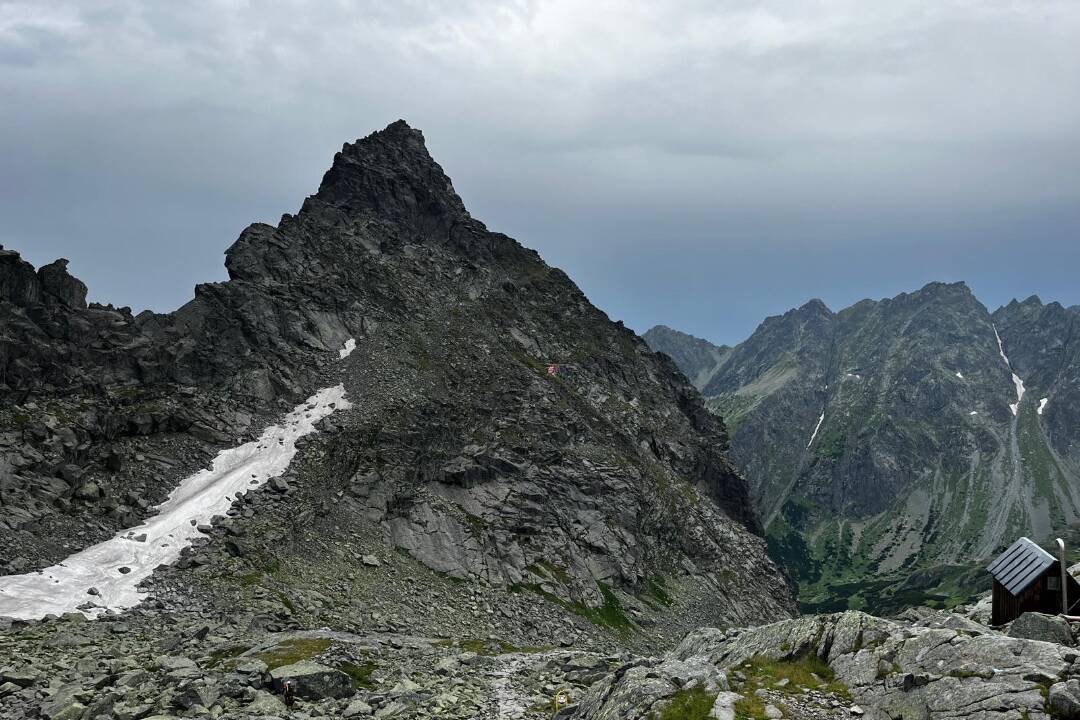 Foto: Vo Vysokých Tatrách začala platiť zimná uzávera. Na ktoré chodníky sa nedostanete? 