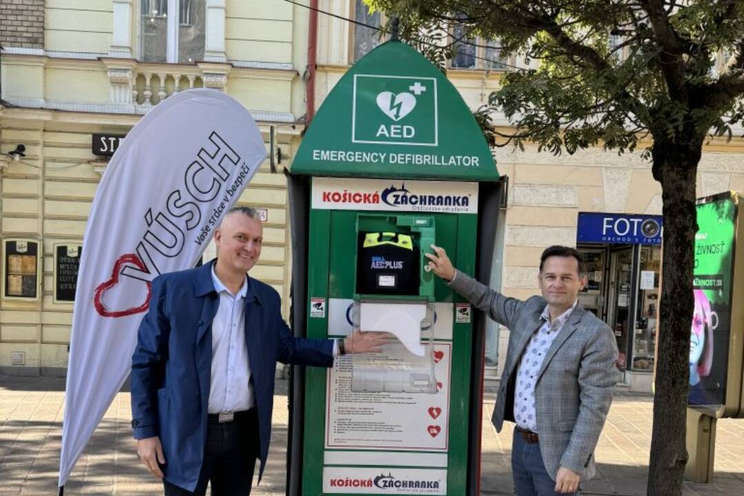 Foto: Na Hlavnej ulici v Košiciach pribudlo nové AED zariadenie. Nájdete ho oproti OC Urban