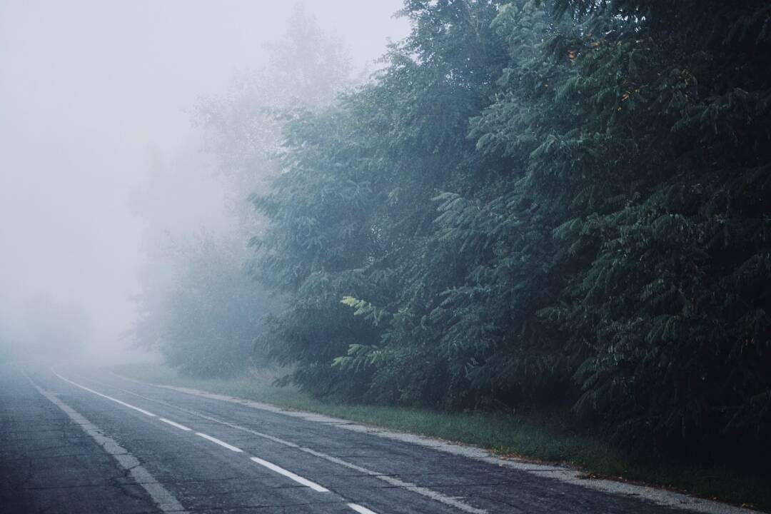 Foto: Na cestách dnes nemusí byť bezpečno, SHMÚ varuje pred hmlou v celom Košickom kraji