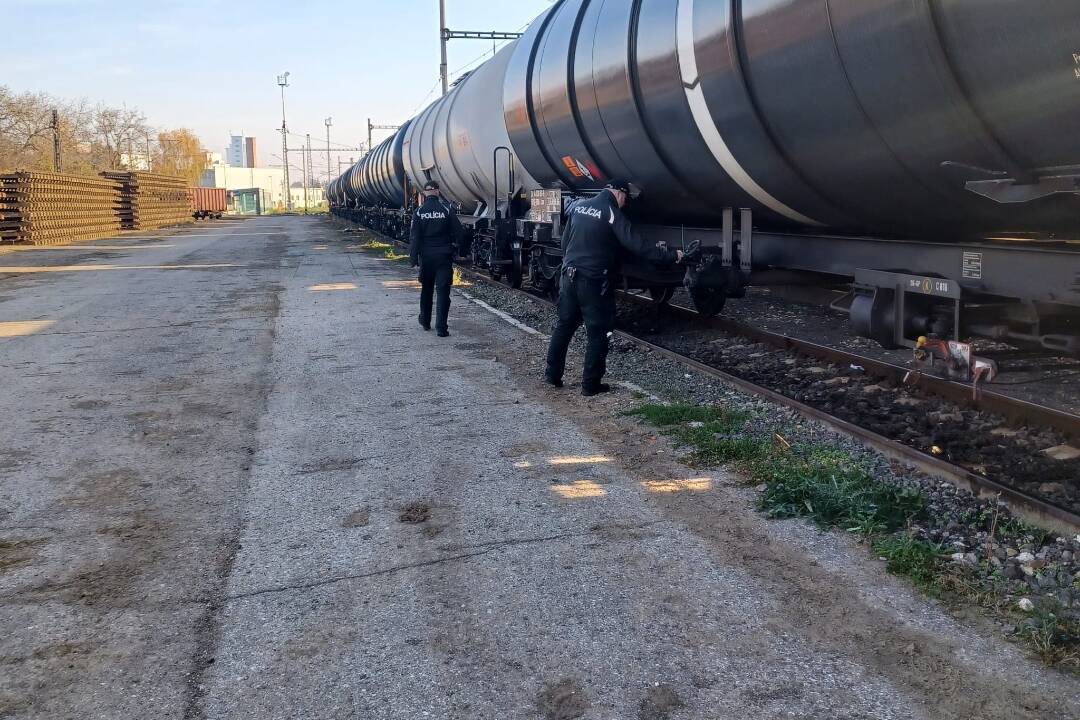 FOTO: Policajti z Košického kraja sa zapojili do Týždňa prevencie na železnici. Odhalili viaceré priestupky