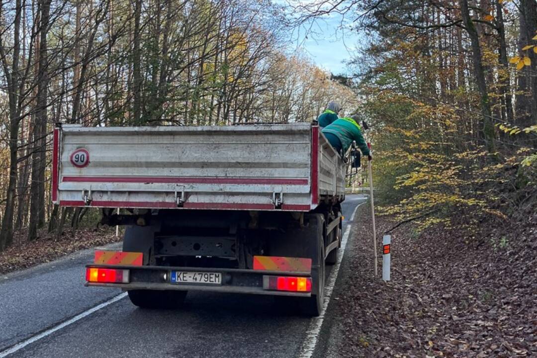 Foto: Pred zimou pribúdajú na cestách snehové koly, sú pomôckou pre každého vodiča. Viete, na čo slúžia?