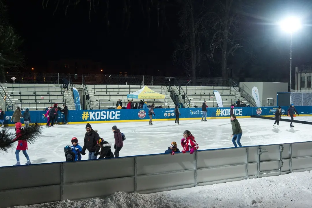 Foto: Vyťahujte korčule, Košičania! V Mestskom parku si zakorčuľujete pod holým nebom a dokonca zadarmo