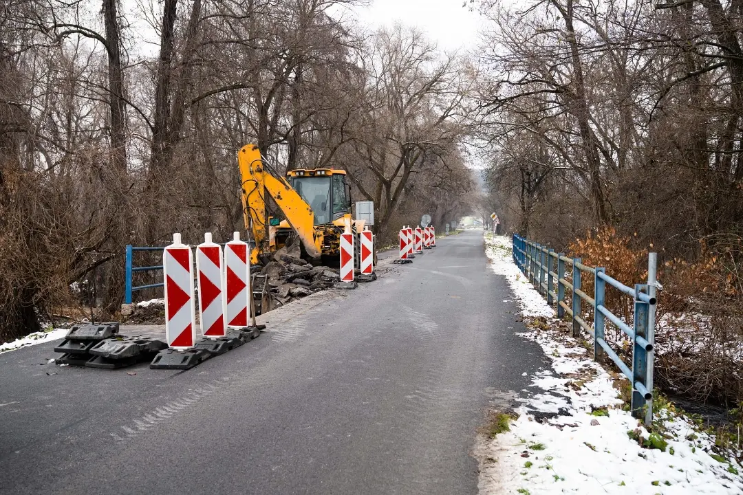 FOTO: Most pred obcou Debraď opravia za 800-tisíc. Dopravu usmerňuje semafor