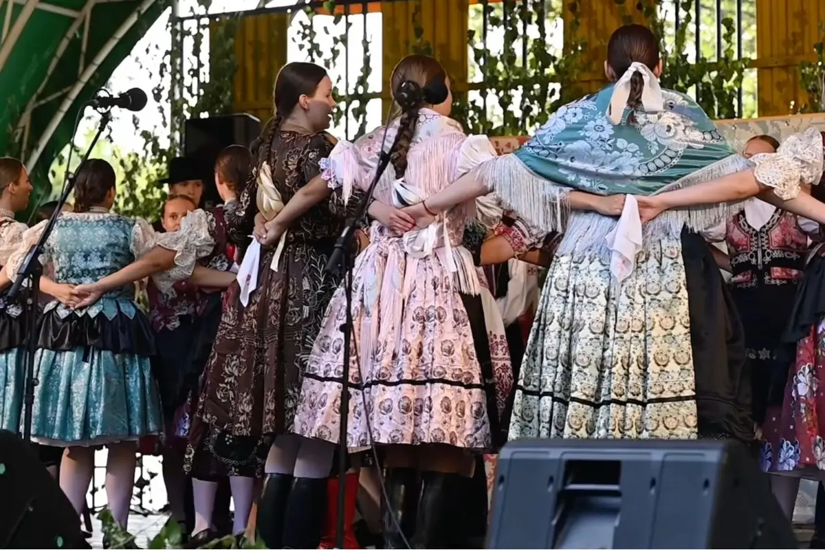 Foto: Abovské folklórne slávnosti prvýkrát v zime a v Košiciach. Otvoria ich maskované Lucky, ktoré vymetú každý kút v meste