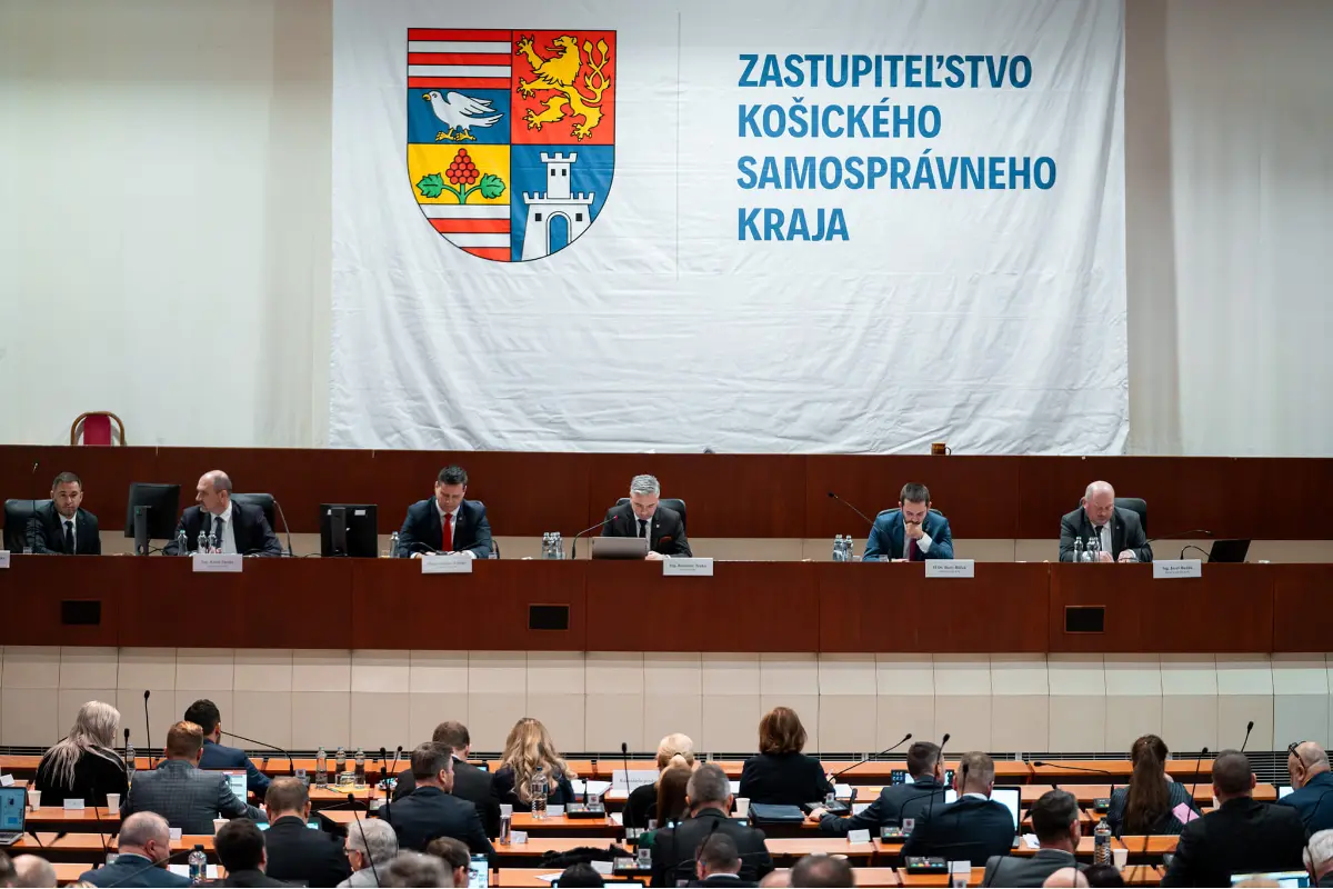 Foto: Košická župa schválila rozpočet na budúci rok. Uťahuje si opasok, šetrenie sa dotkne aj obnovy ciest