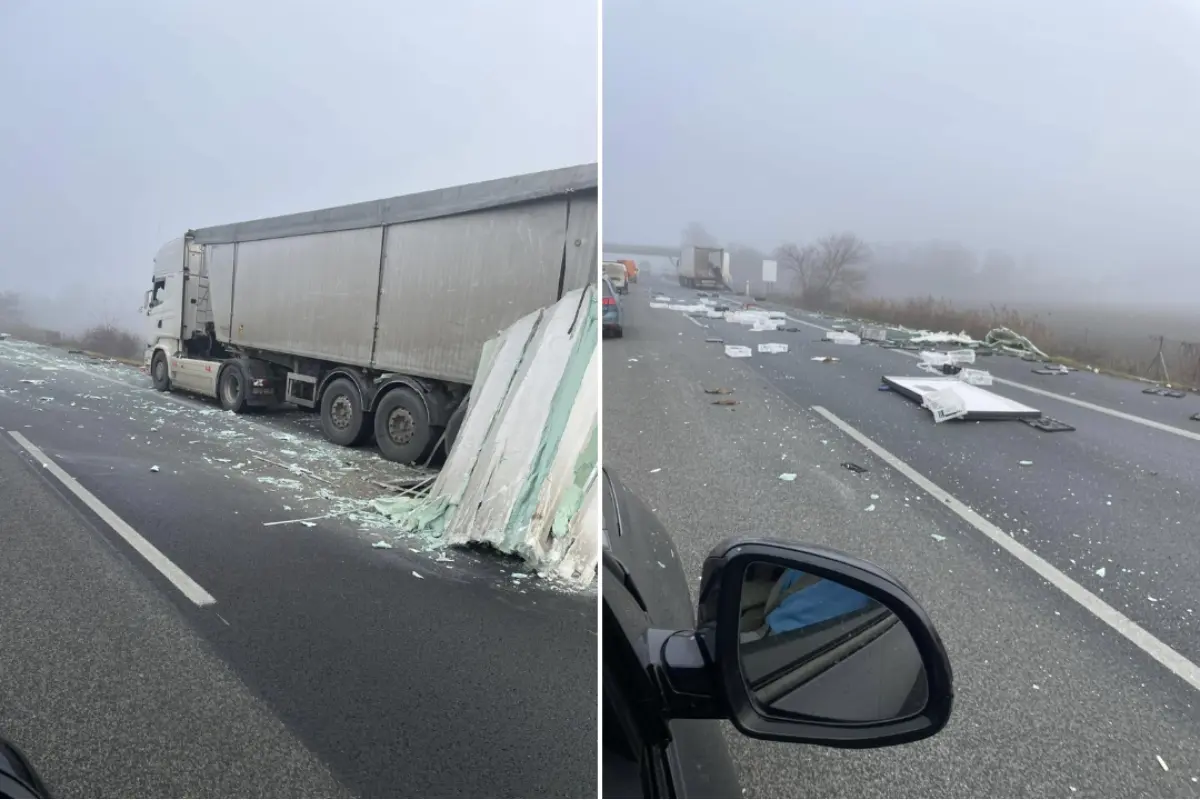 Foto: Na diaľnici z Košíc do Prešova sa zrazili nákladné autá, na ceste je roztrúsený tovar, ktorý blokuje jeden pruh