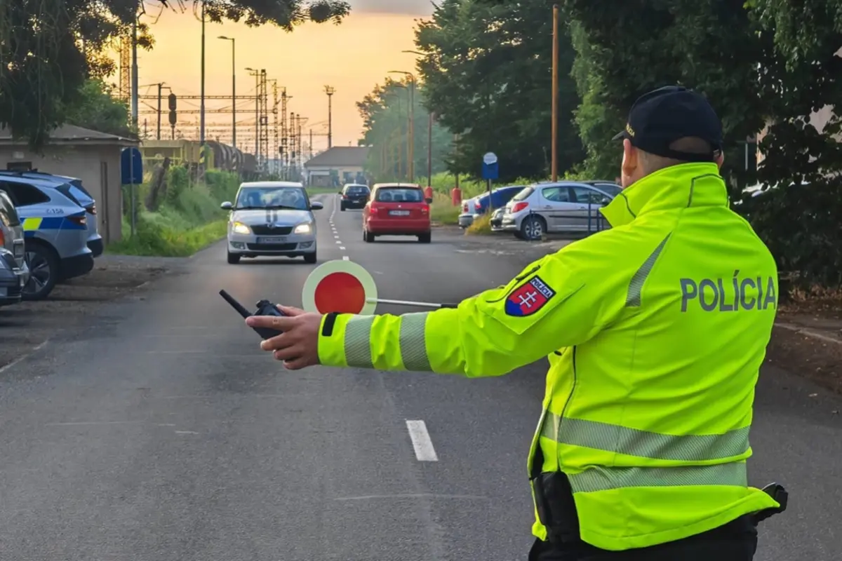 Foto: Policajti v sobotu vyrazia na cesty po celom Slovensku. Posvietia si na alkohol a drogy za volantom