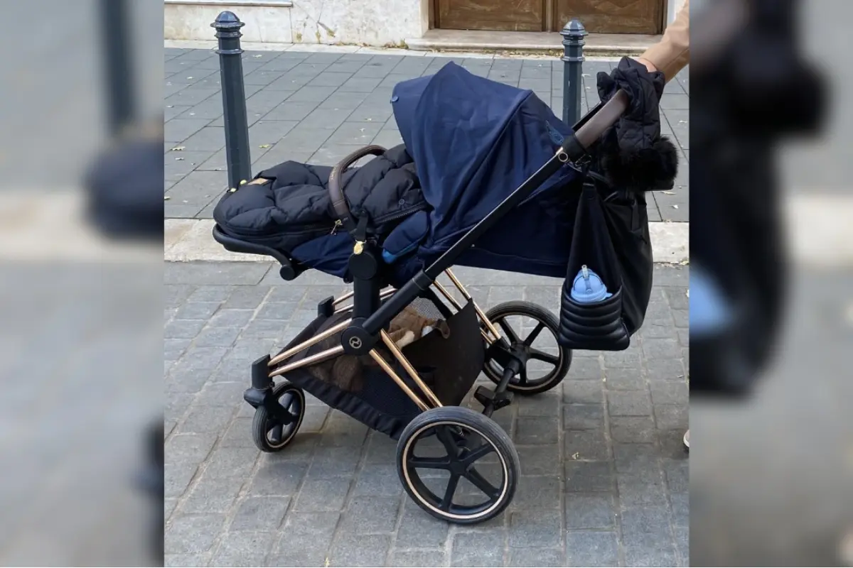 Foto: Babičku s vnúčikom okradol zlodej počas prechádzky v košickom parku. Kočík zmizol behom sekundy