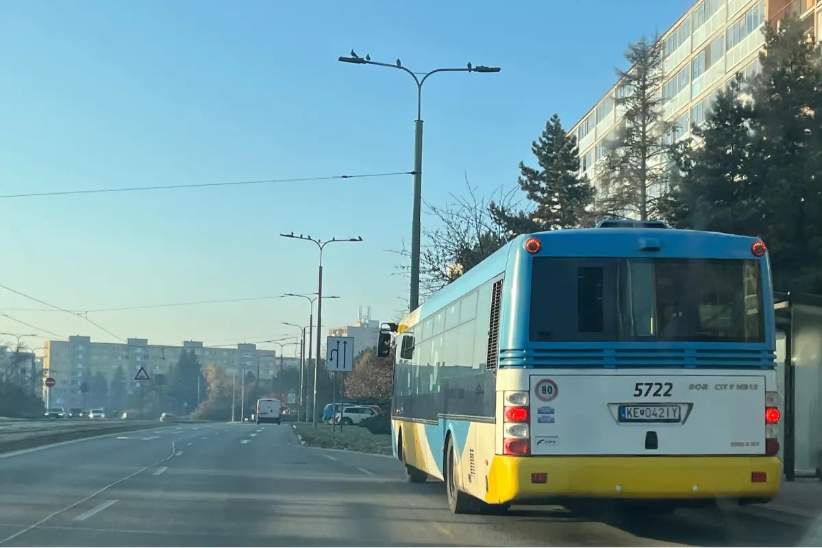 Foto: Košický dopravca nemá dostatok prevádzkyschopných vozidiel. Električky nahrádza autobusmi