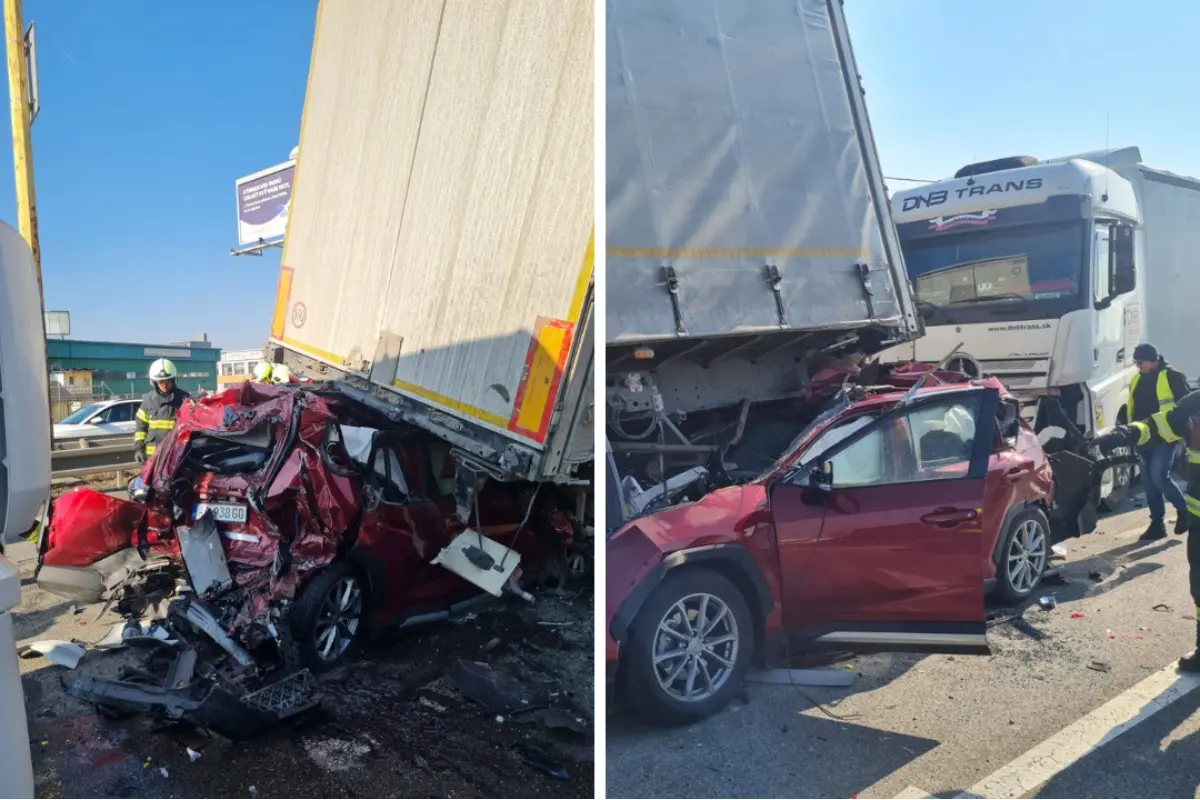 FOTO: Na Prešovskej sa zrazili dva kamióny, ktoré zrámovali osobné auto, viezla sa v ňom matka s dieťaťom