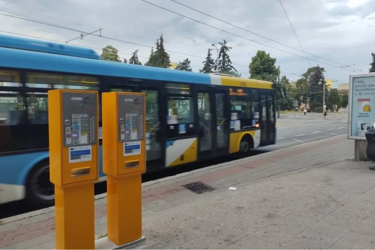 Foto: Nová zastávka aj cestovné poriadky. Košičania, neprehliadnite zmeny v MHD platné od marca