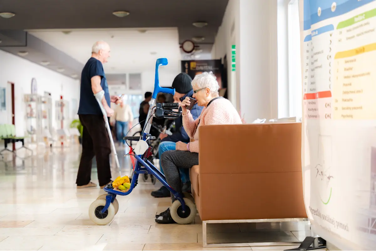 FOTO: Zariadenie pre seniorov na Garbiarskej sa teší z nových kúpeľní aj rýchlejšieho internetu, pribudnúť má aj hospic