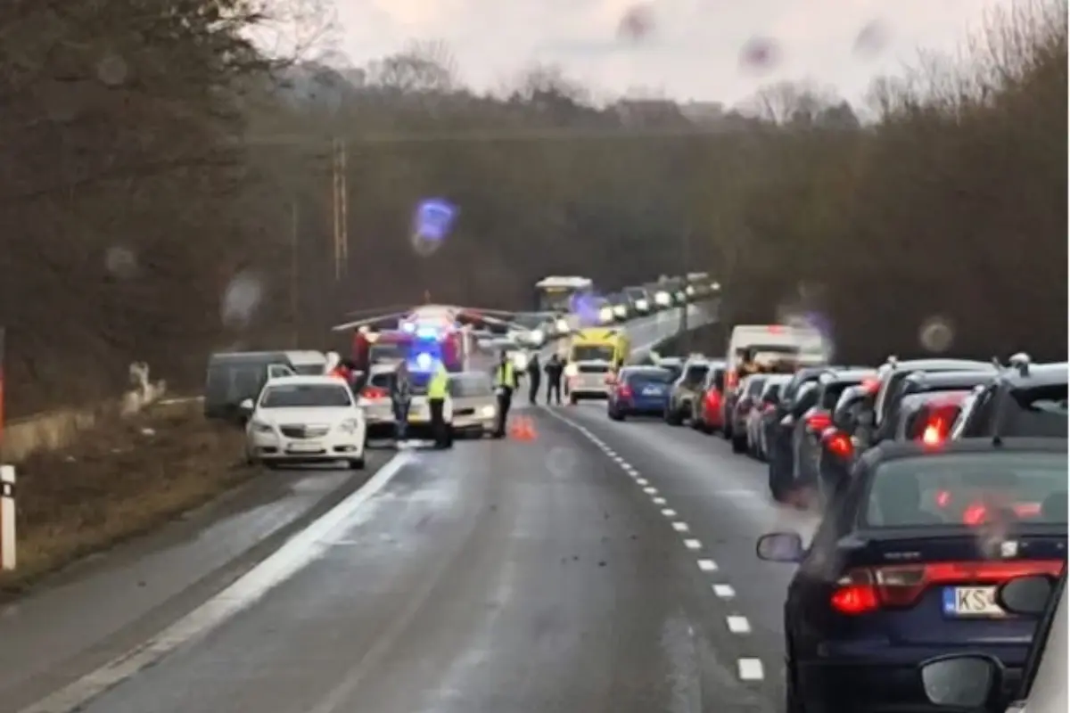 Foto: Pri Drienovci došlo k vážnej dopravnej nehode. Doprava je púšťaná striedavo