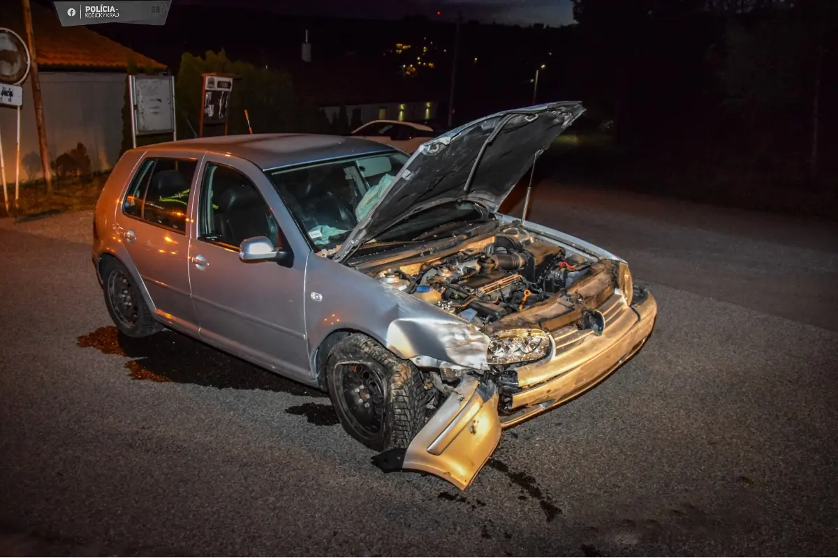 Foto: Víkendový rekordér by sa mal hanbiť. S 3,37 promile v krvi prerazil v Baške elektrickú bránu a narazil do garáže