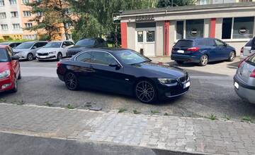 Terasanov štve stále ten istý vodič. Na Čapajevovej ulici parkuje cez niekoľko miest. Čo na to polícia?