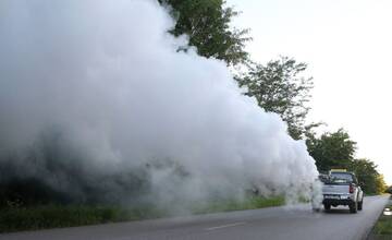 Kráľovský Chlmec sa pustil do boja proti komárom. Dnes večer z domu nevychádzajte