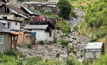 VIDEO: Do Ružína sa valia tony odpadu z osád. Dobrovoľníci sa boja pretrhnutia nornej steny