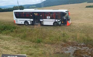 Neďaleko Svidníka došlo k nehode autobusu, zranilo sa päť ľudí. Medzi nimi môžu byť aj cestujúci z Košíc