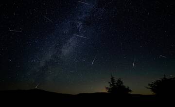 Dnes večer to vypukne! Nočnú oblohu rozžiari meteorický roj. Kedy a kde môžete sledovať perzeidy?