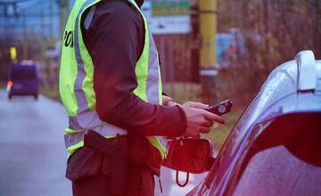 Policajti si posvietili na vodičov a cyklistov. Zaznamenali viacero porušení, nepohrdli ani alkoholom či drogami