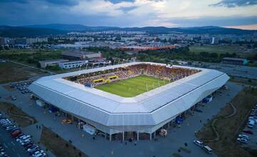 Košičan skoro zrazil veselého chodca. Hnevá ho nefungujúce pouličné osvetlenie pri futbalovej aréne