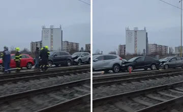 VIDEO: Pri reťazovej nehode za Optimou skončilo v sebe päť áut. Niekoľko osôb sa zranilo