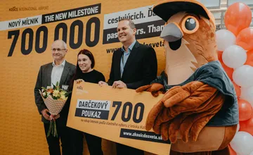 FOTO: Košické letisko prelomilo rekord, dnes prešla bránou 700-tisíca cestujúca, vracala sa domov zo služobnej cesty