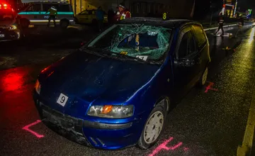 Na Duklianskej v Spišskej narazilo do dvoch chodcov Fiat Punto, vodič im nedal prednosť na priechode